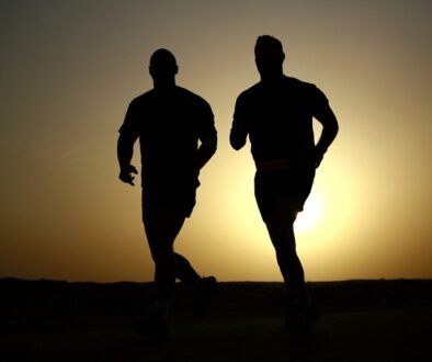 Imagen de dos hombres corriendo